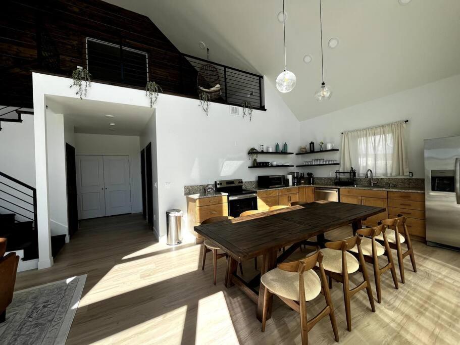 Red Rock Retreat Stunning Floor To Ceiling Views Villa Hatch Buitenkant foto