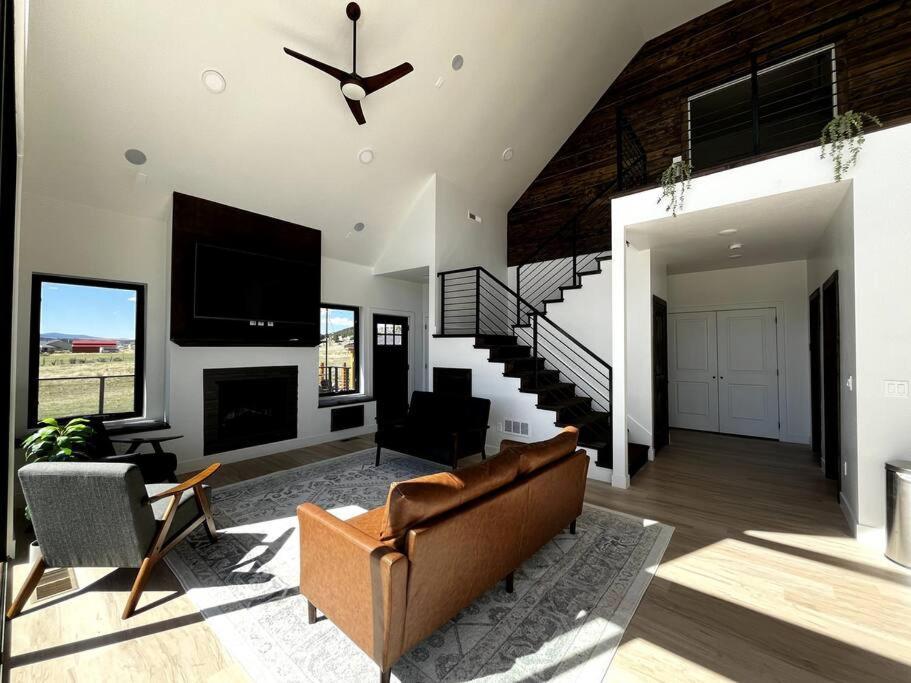 Red Rock Retreat Stunning Floor To Ceiling Views Villa Hatch Buitenkant foto